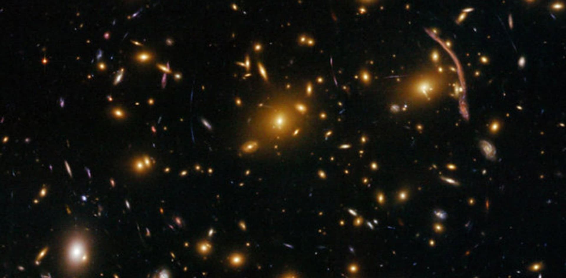 Aprovechan un fenómeno predicho por Einstein para medir la masa de pares de galaxias