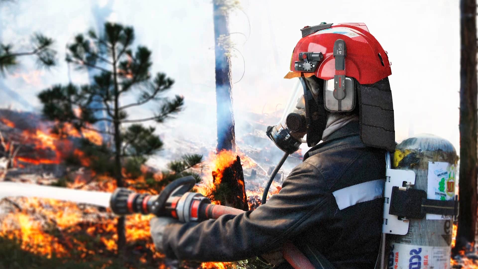 Diseñan un casco con innovaciones tecnológicas para mejorar la seguridad de los bomberos cordobeses