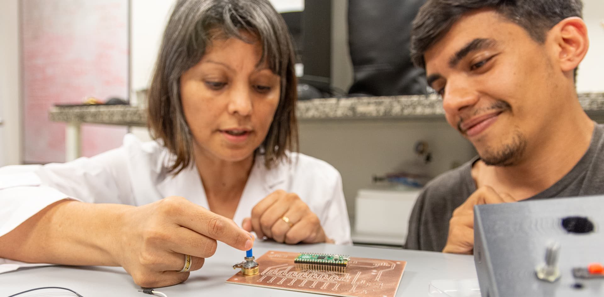 Diseñan nanofiltros de agua controlados por inteligencia artificial